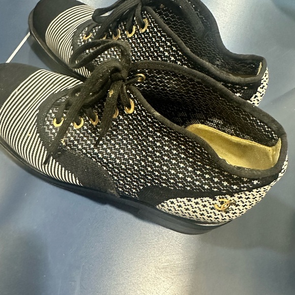 CHANEL lace up Black and white booties - Picture 8 of 8
